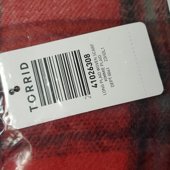❤️NWT TORRID SCARF ☆ VERY SOFT ☆ FRINGE DETAIL ☆ PLAID RED BLACK WHITE ☆ WARM - Picture 3 of 6
